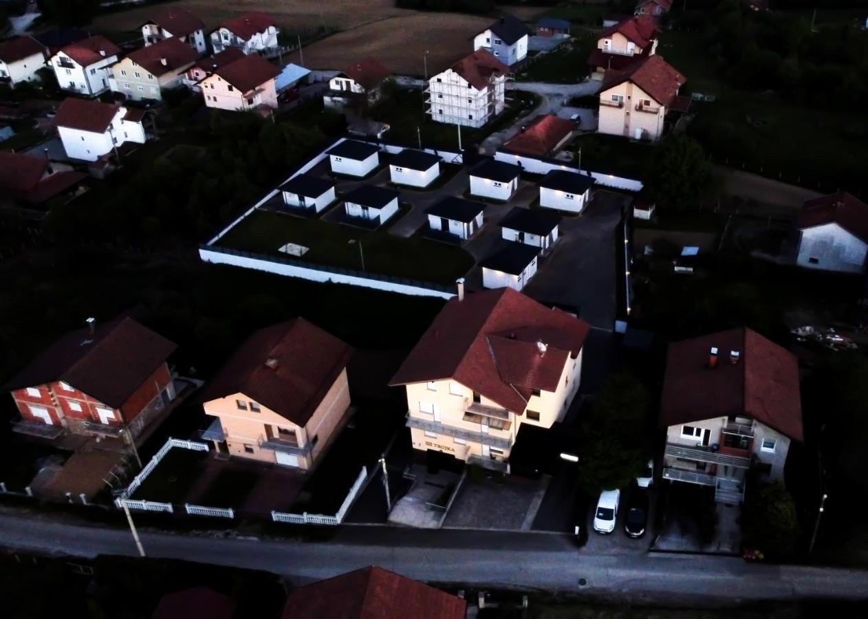 Apartmani I Bungalovi Trojka Баня-Лука Екстер'єр фото