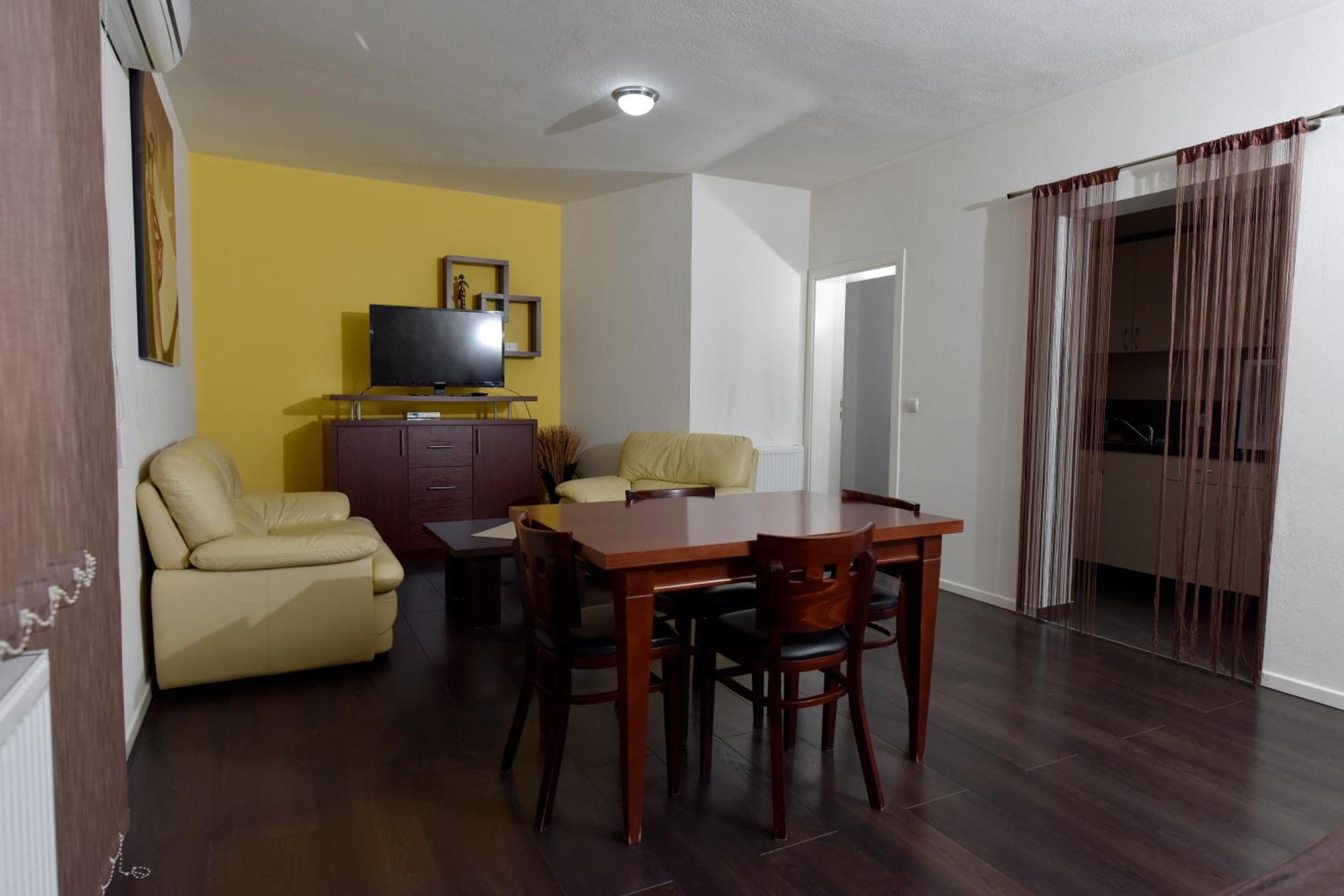 Apartmani I Bungalovi Trojka Баня-Лука Номер фото